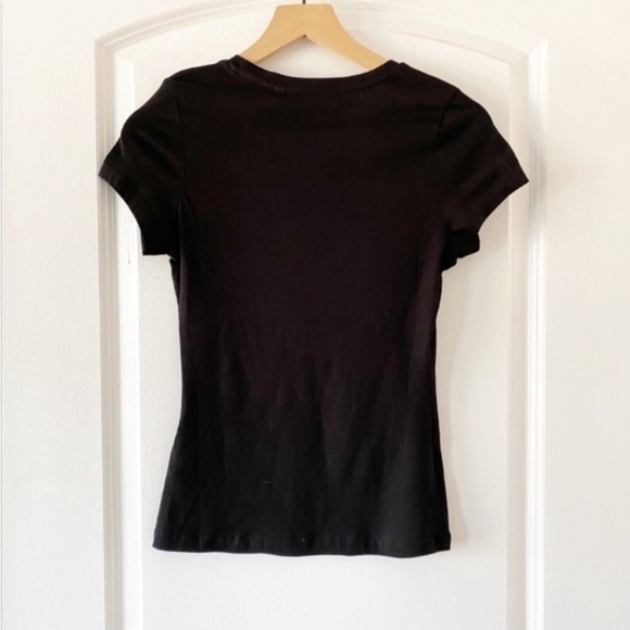 GUESS Anika Red Lips Short Sleeve Tee Shirt NEW - Picture 3 of 4